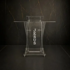 Vista frontal do púlpito de acrílico para igrejas modelo André fabricado em acrílico virgem transparente com rodízios e acabamento premium.