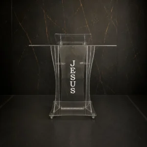 Vista frontal do púlpito de acrílico para igrejas modelo Isaque fabricado em acrílico virgem transparente com rodízios e acabamento premium.