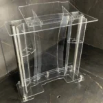 Detalhe da parte traseira do púlpito Abraão Plus em acrílico virgem