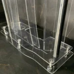 Detalhe da base do púlpito Abraão Plus em acrílico virgem