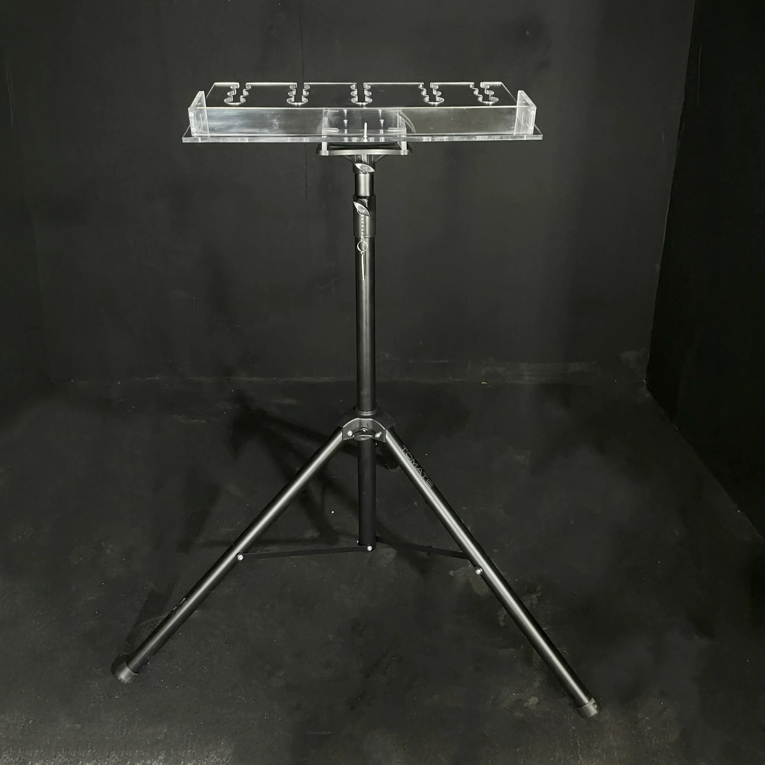 Tribuna de Coletiva de Imprensa Retratil Reclinável com Tripé Móvel com 15 Microfones, tribuna para coletiva de imprensa, pulpito coletiva de imprensa, tribuna para imprensa, tribuna para microfone, porta microfone, pulpito para microfone, pulpito para coletiva de imprensa, pulpito para coletiva, tripe para coletiva de imprensa, tripe para coletiva