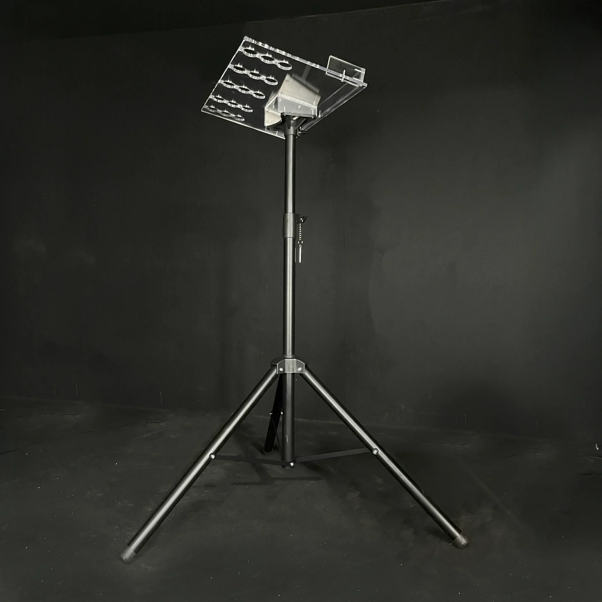 Tribuna de Coletiva de Imprensa Retratil Reclinável com Tripé Móvel com 15 Microfones, tribuna para coletiva de imprensa, pulpito coletiva de imprensa, tribuna para imprensa, tribuna para microfone, porta microfone, pulpito para microfone, pulpito para coletiva de imprensa, pulpito para coletiva, tripe para coletiva de imprensa, tripe para coletiva