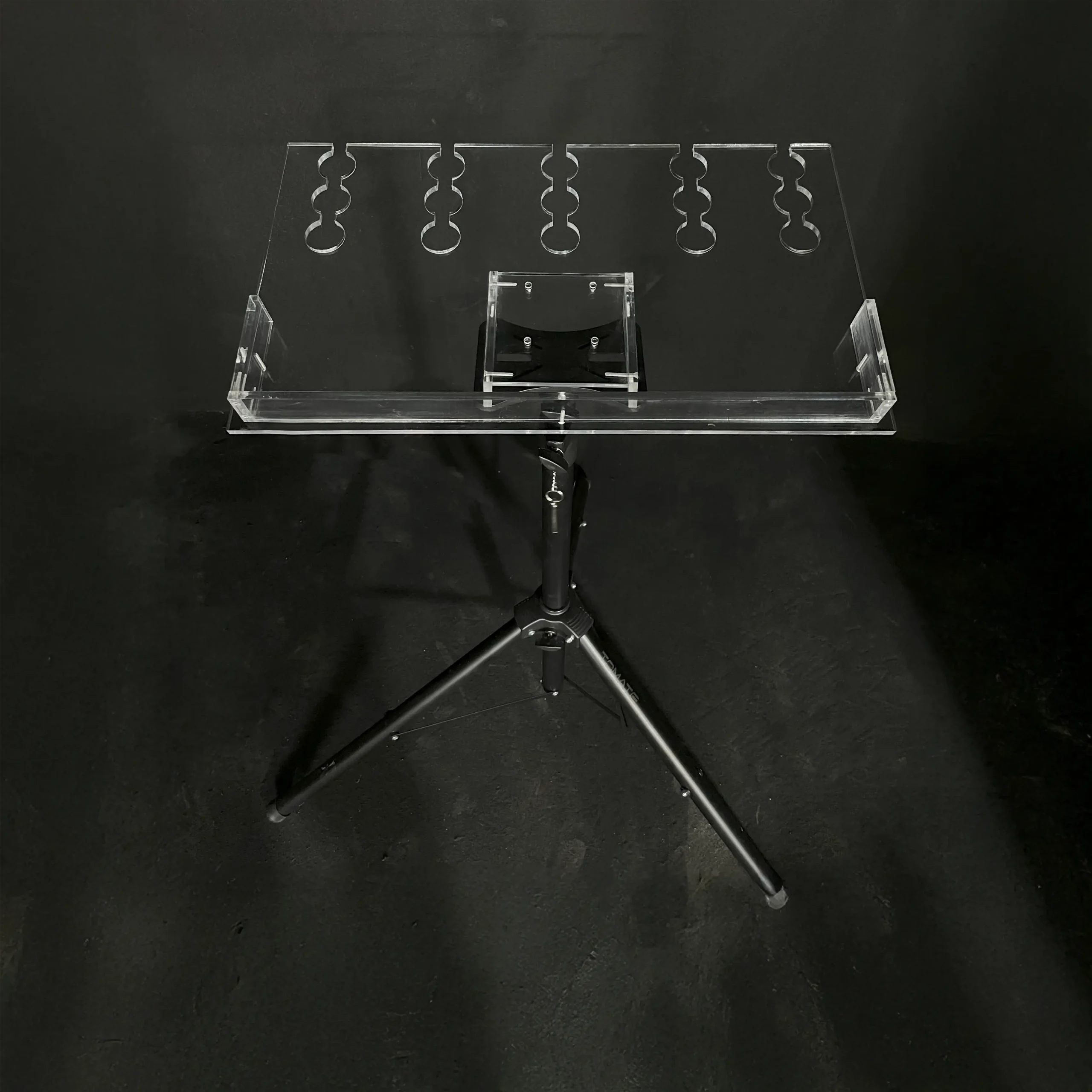 Tribuna de Coletiva de Imprensa Retratil Reclinável com Tripé Móvel com 15 Microfones, tribuna para coletiva de imprensa, pulpito coletiva de imprensa, tribuna para imprensa, tribuna para microfone, porta microfone, pulpito para microfone, pulpito para coletiva de imprensa, pulpito para coletiva, tripe para coletiva de imprensa, tripe para coletiva