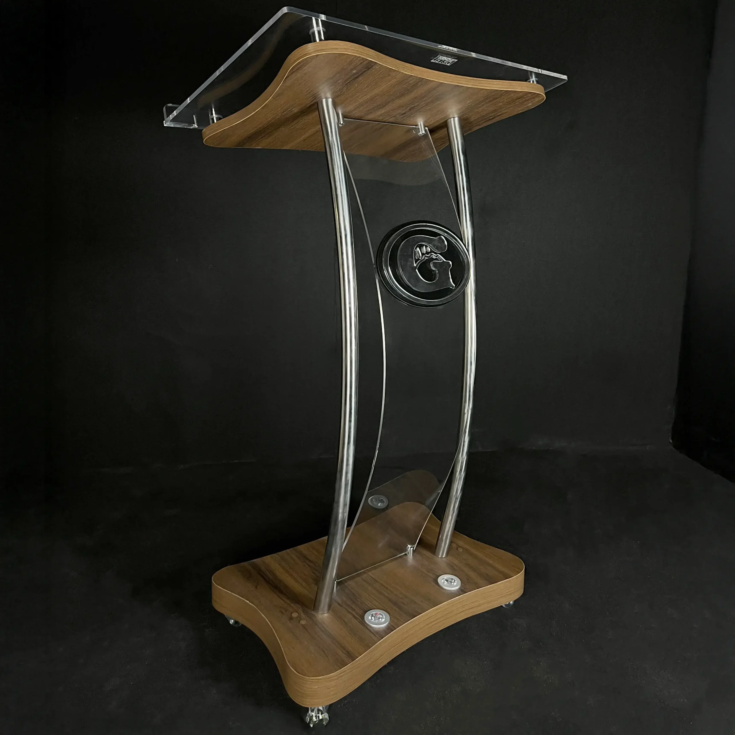 Púlpito de Madeira para Igreja Marcos, Púlpito de madeira para igreja, Púlpito evangélico de madeira, Púlpito para igreja com LED, Púlpito com logomarca personalizada, Púlpito de madeira com aço inox, Púlpito de madeira com porta-Bíblia e rodinhas, Púlpito para igreja com acabamento artesanal, Púlpito de madeira com corte a laser, Púlpito evangélico com personalização em acrílico 3D, Púlpito de madeira resistente à água para igrejas, Púlpito de madeira para igrejas em Belo Horizonte, Comprar púlpito evangélico em Minas Gerais, Púlpito para igreja com entrega em todo o Brasil, Como escolher o melhor púlpito para igreja, Dicas para manutenção de púlpitos de madeira, Vantagens do púlpito com LED no altar