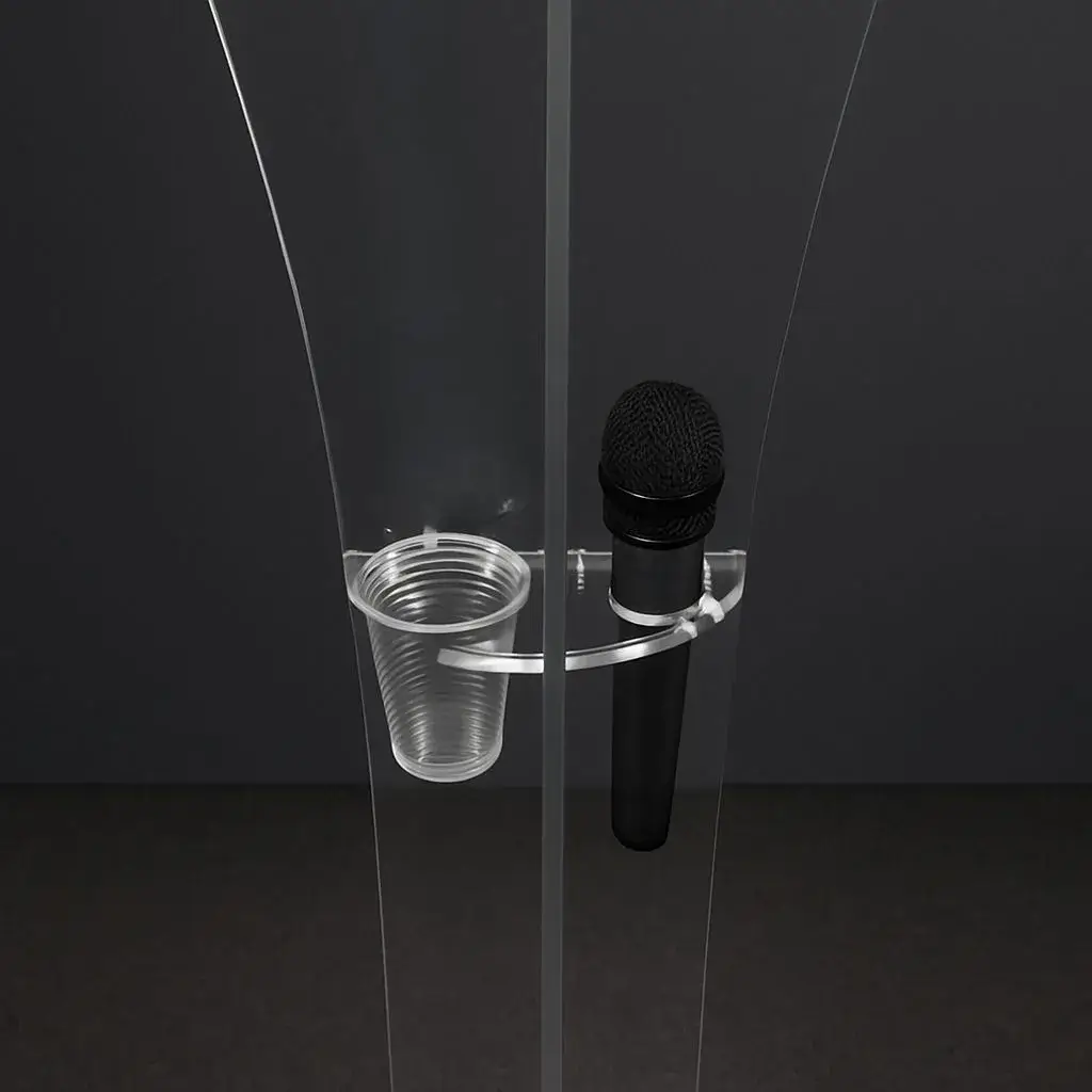 Detalhe do porta-copo e suporte de microfone do púlpito Tito